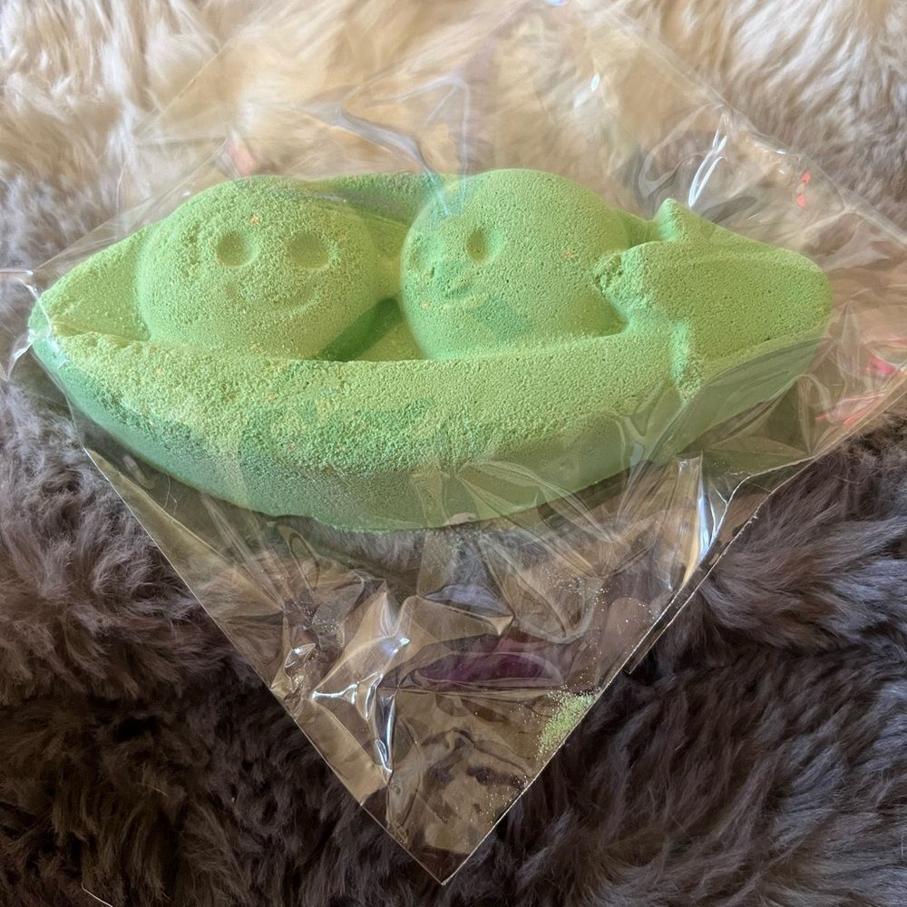 Lush EDAMUMMY BEANS Limited Edition Bath Bomb SOLD OUT - Picture 2 of 5